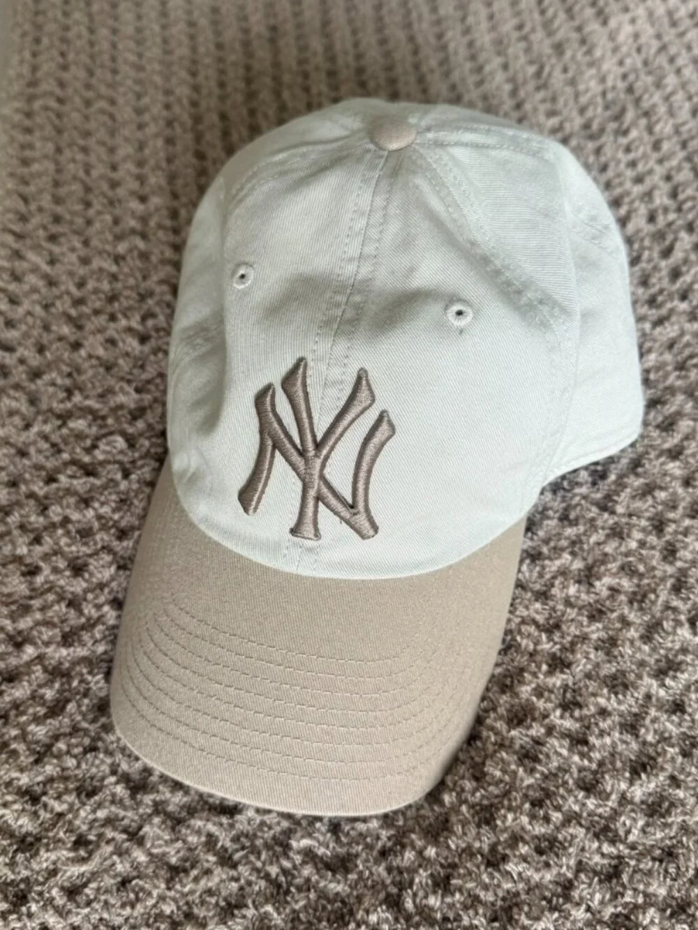 New York Yankees Cream & Beige Adjustable Baseball Cap
